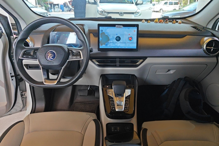 BYD Yuan Pro 2022 изображение автомобиля #11