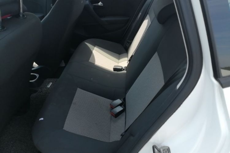 Volkswagen Polo 2017 car image #17