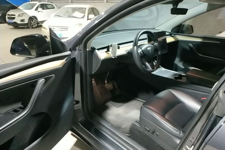 Tesla Model Y 2022 #16 Tesla Model Y 2022 car image #16