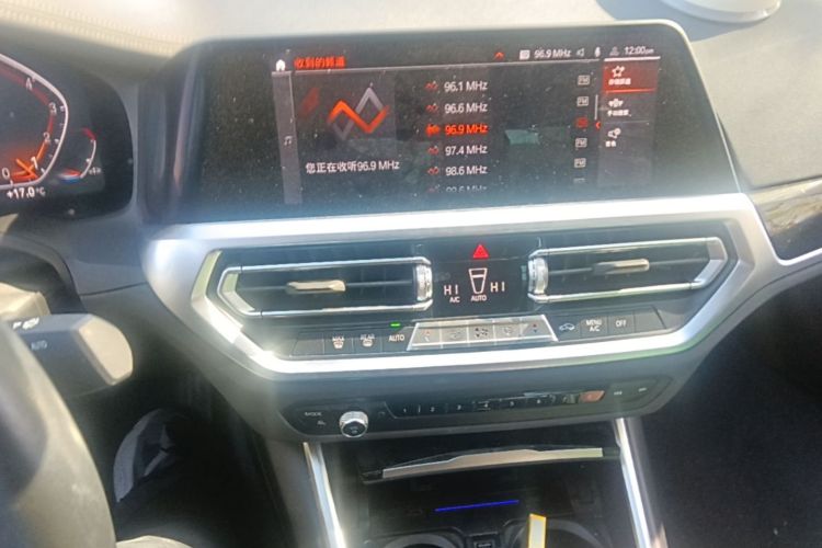 BMW 3 Series 2021 #15 BMW 3 Series 2021 صورة سيارة #15