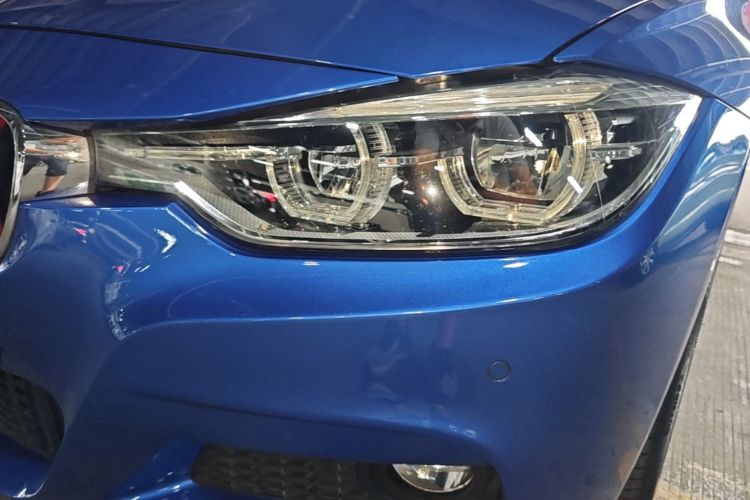 BMW 3 Series 2019 car image #23