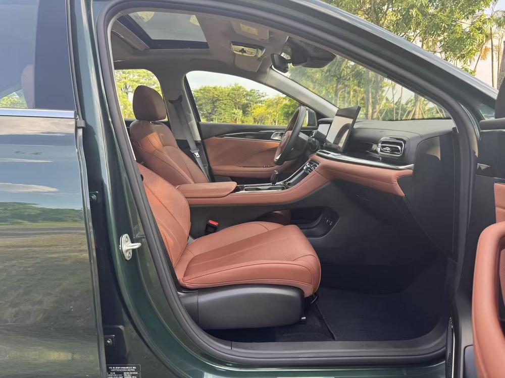 GEELY Emgrand 2025 #18 GEELY Emgrand 2025 car image #18