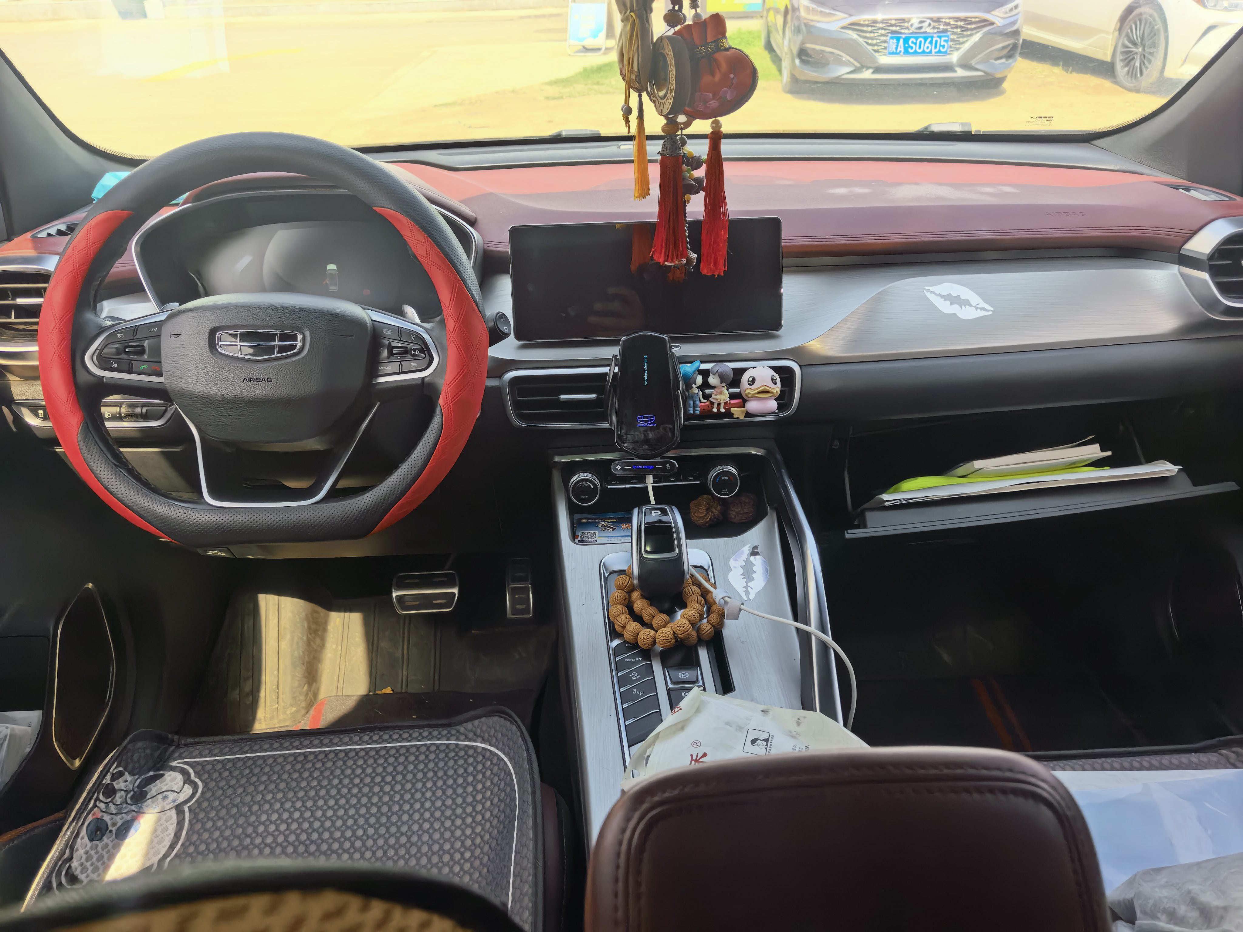 GEELY Coolray 2019 immagine di auto #4