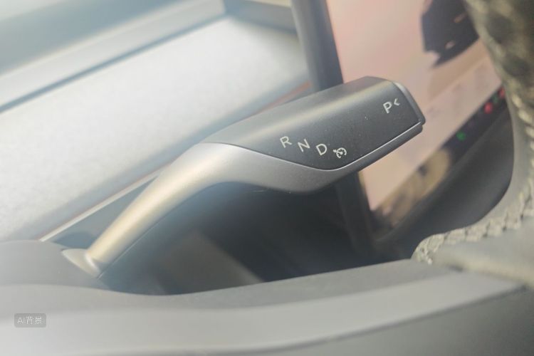 Tesla Model Y 2023 immagine di auto #16