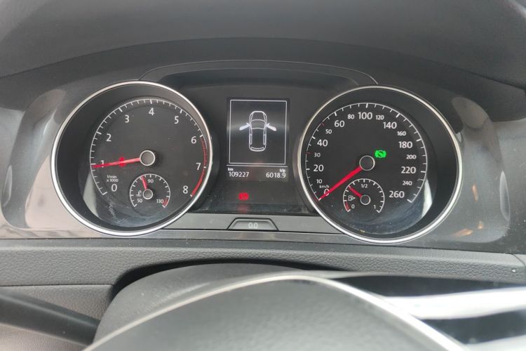 Volkswagen Golf 2019 car image #10