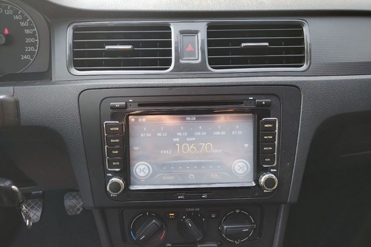 Volkswagen Santana 2016 imagem de carro #13