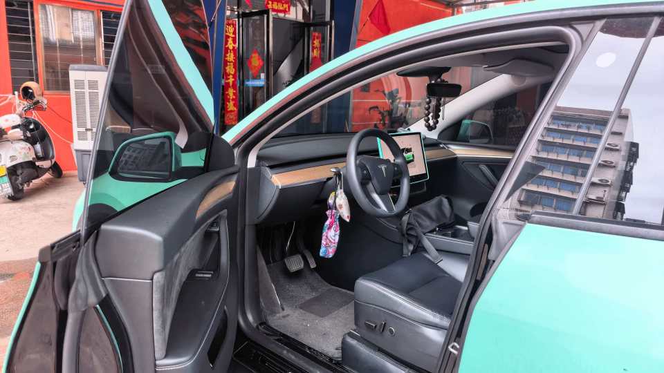 Tesla Model Y 2023 #3 Tesla Model Y 2023 car image #3