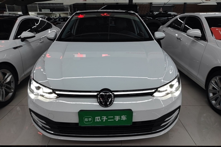 Volkswagen Golf 2022 car image #3