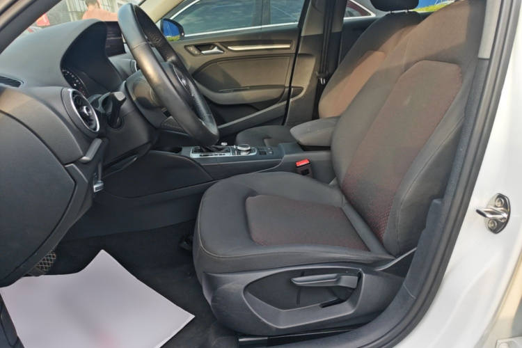 Audi A3 2018 immagine di auto #15