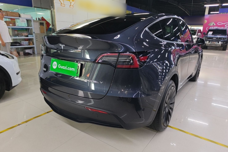 Tesla Model Y 2025 car image #5