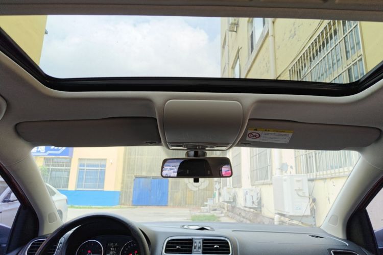 Volkswagen Polo 2016 car image #18