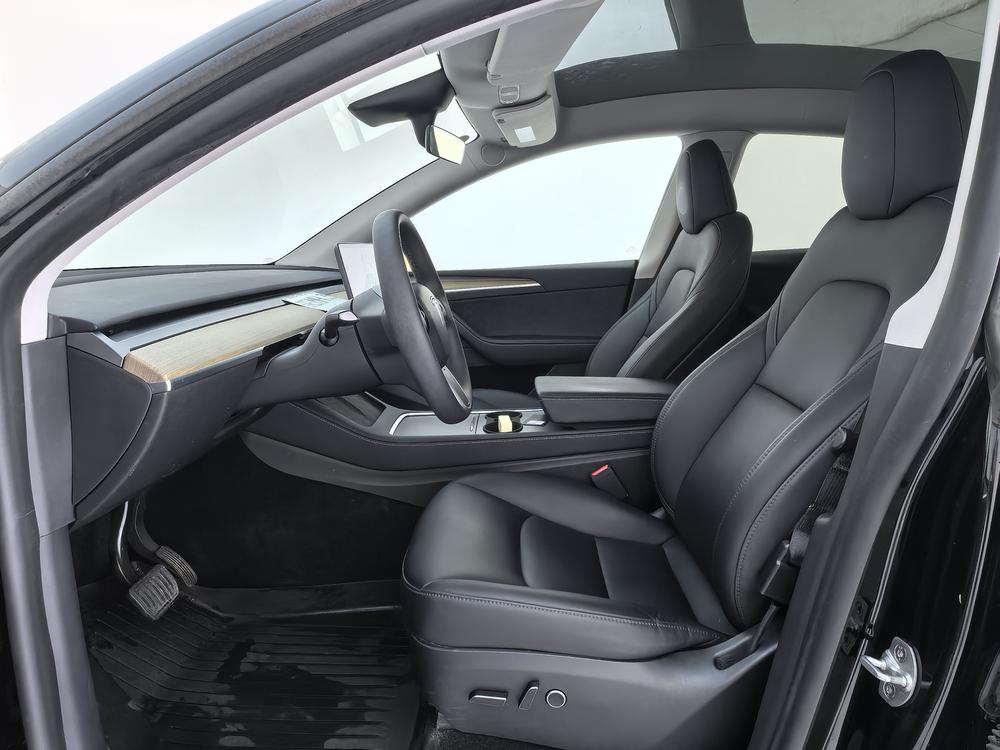 Tesla Model Y 2023 immagine di auto #15