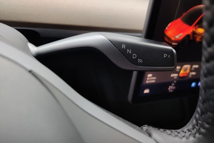Tesla Model Y 2022 car image #14