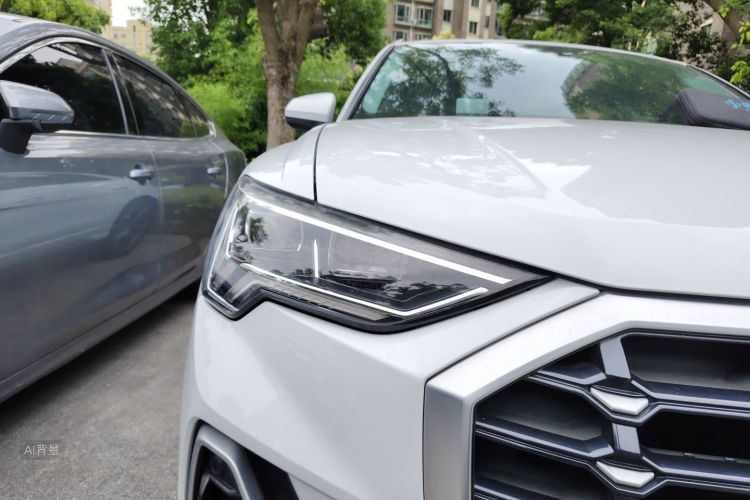 Audi Q3 2022 car image #8