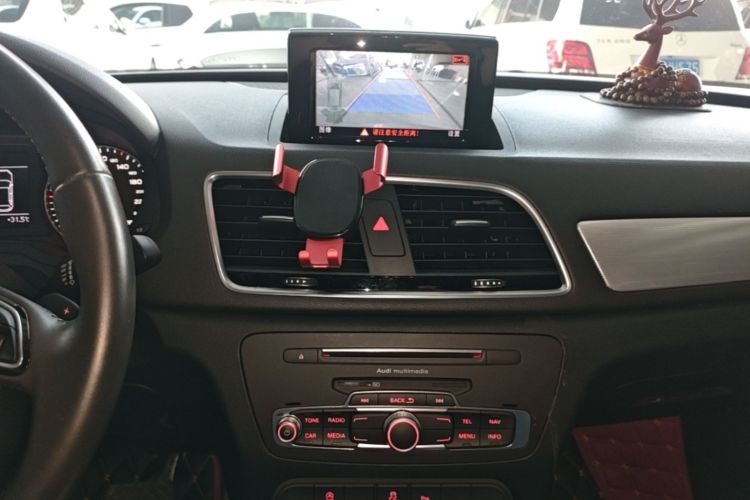 Audi Q3 2019 #13 Audi Q3 2019 car image #13