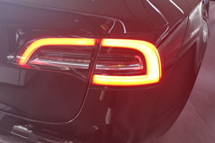 Tesla Model 3 2020 car image #8
