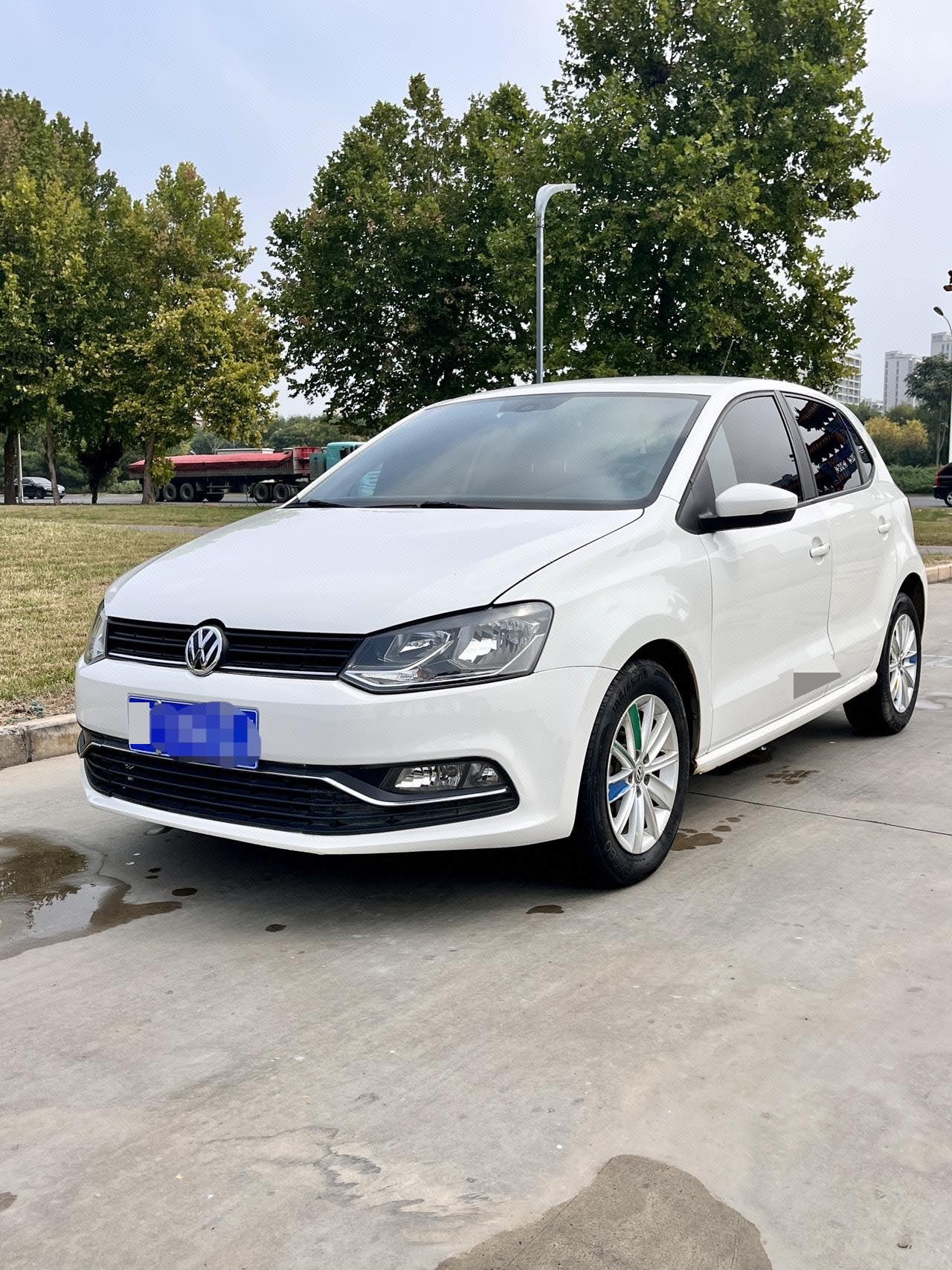Volkswagen Polo 2015 Volkswagen Polo 2015 car image