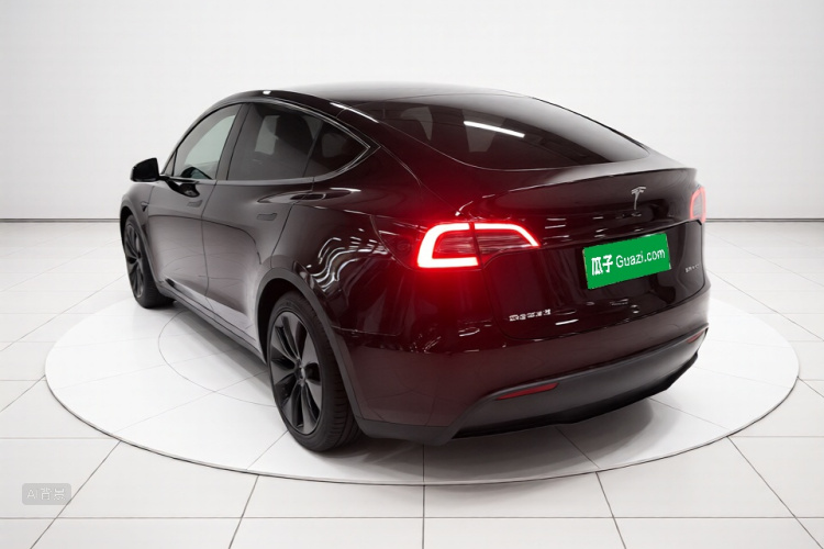 Tesla Model Y 2023 #5 Tesla Model Y 2023 car image #5