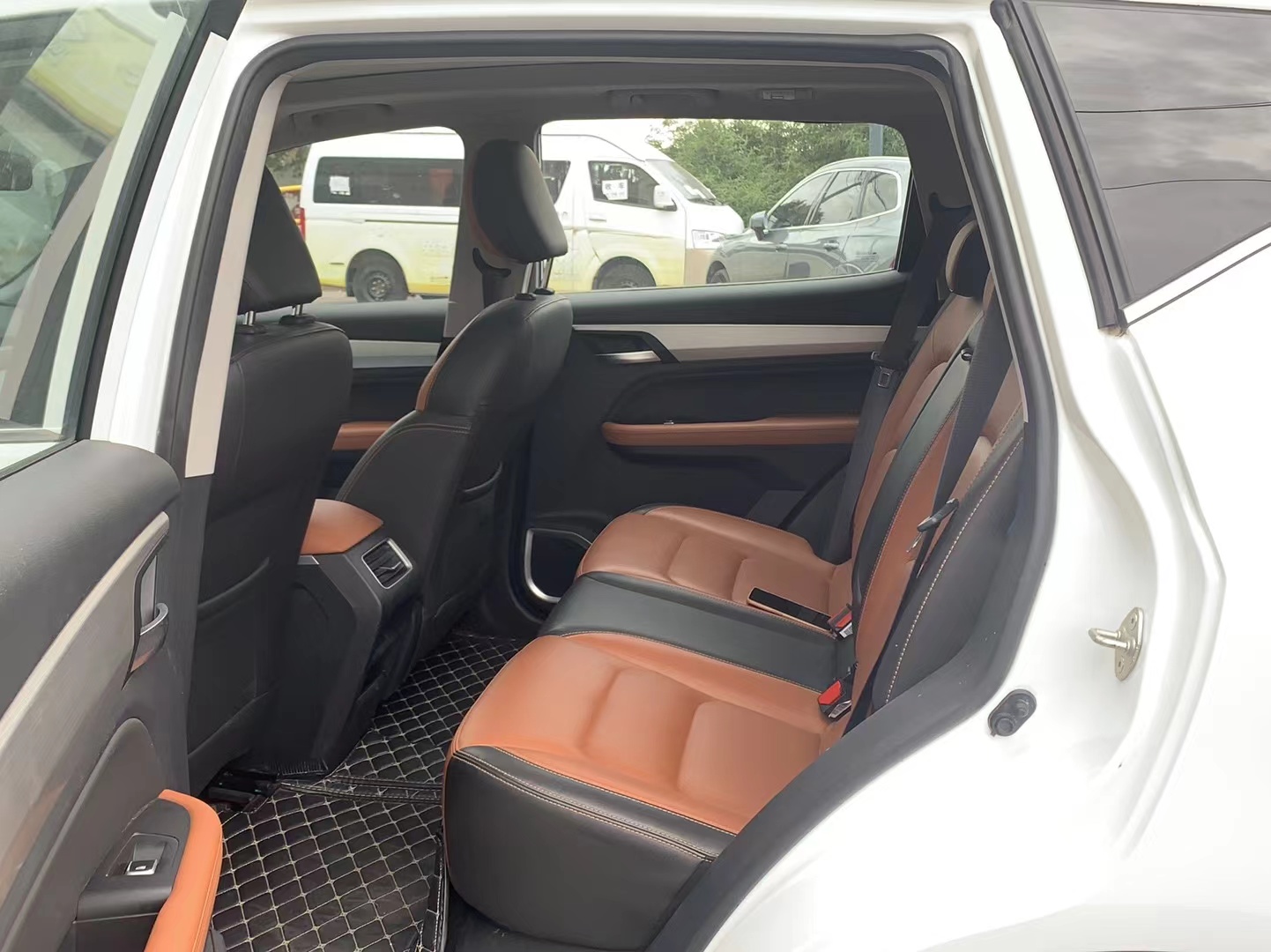 GEELY Vision X6 2019 изображение автомобиля #6