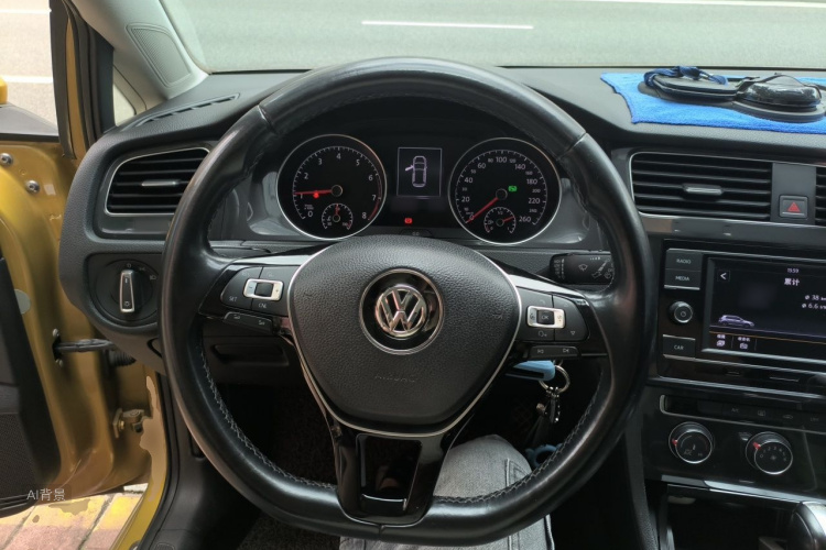 Volkswagen Golf 2018 car image #12