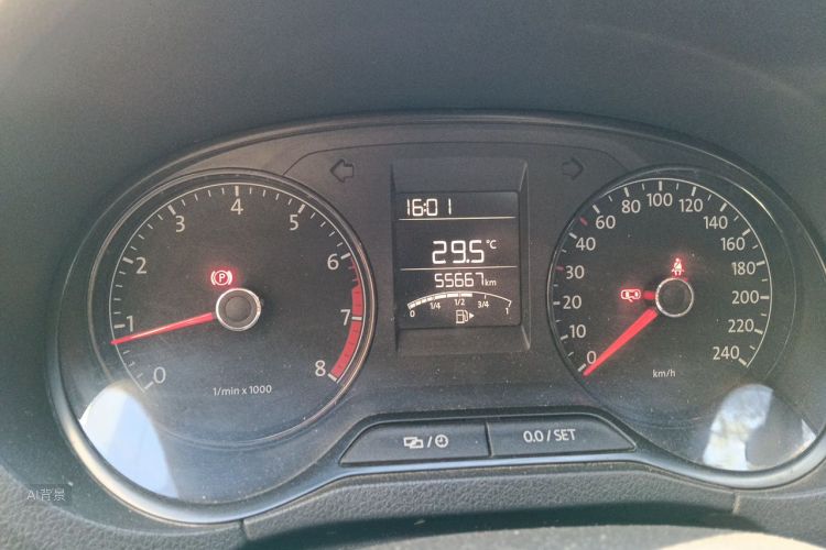 Volkswagen Polo 2015 car image #13