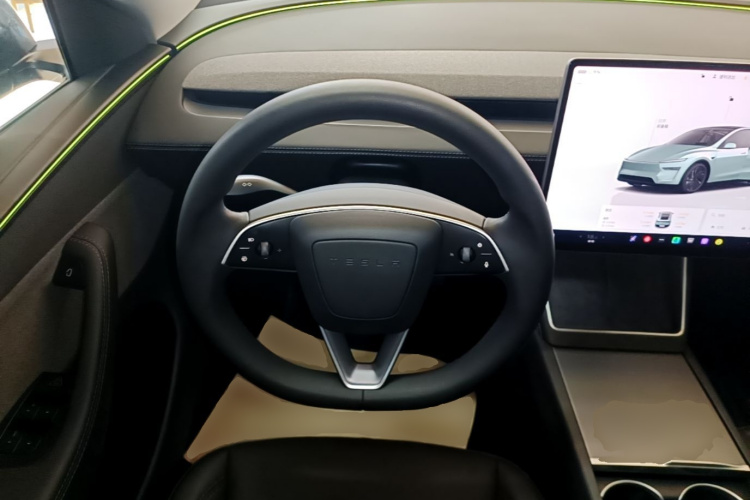 Tesla Model Y 2025 #11 Tesla Model Y 2025 car image #11