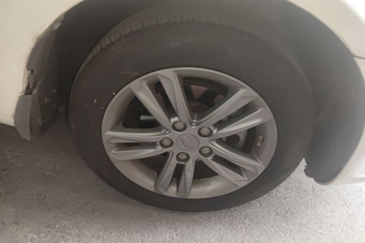 GEELY Emgrand 2016 car image #6