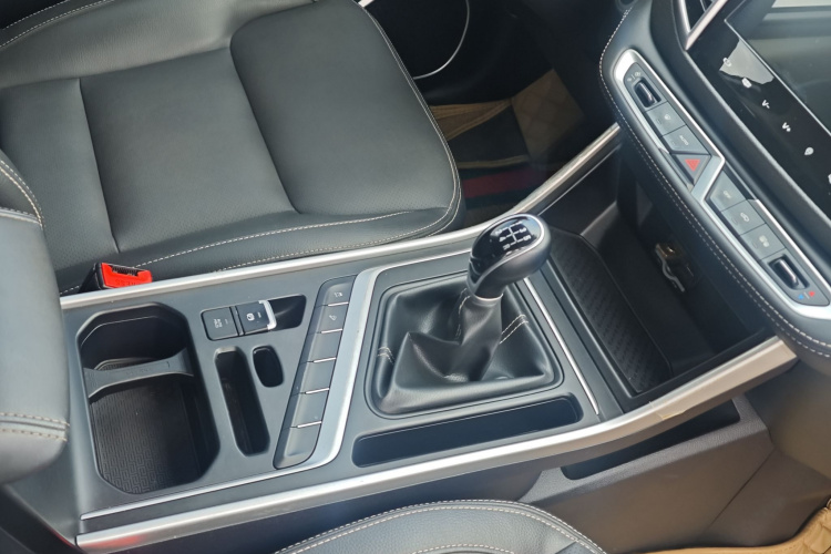 GEELY Vision X6 2020 immagine di auto #13