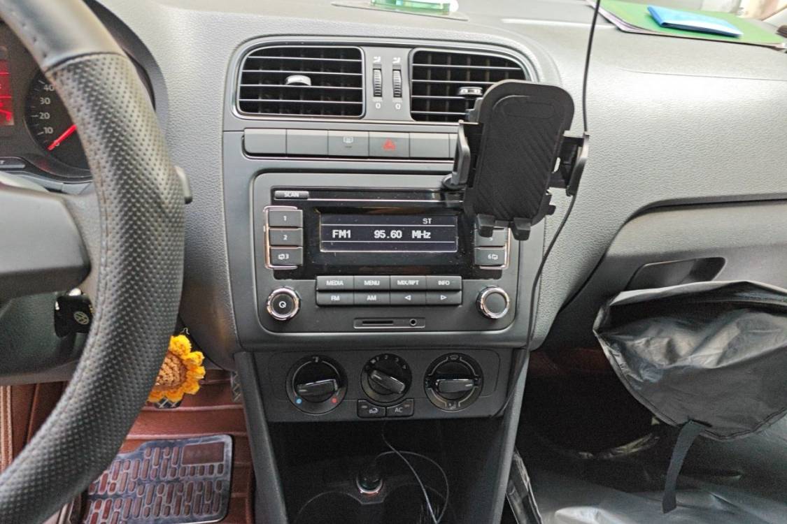 Volkswagen Polo 2013 car image #26