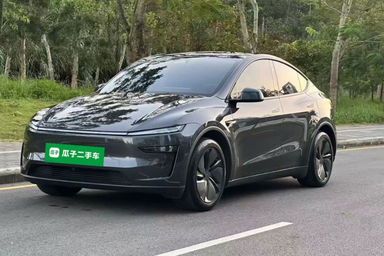 Tesla Model Y 2025 immagine di auto #2