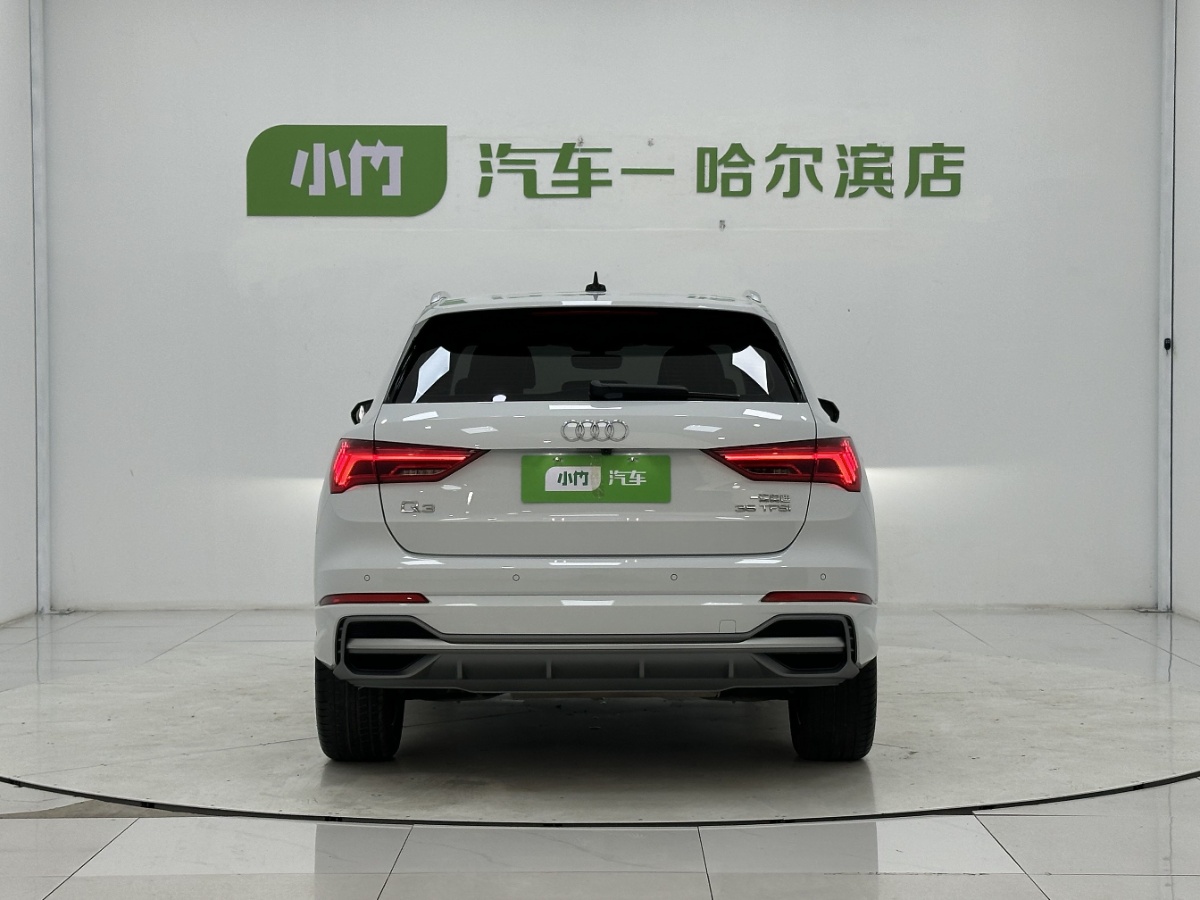 Audi Q3 2022 car image #4