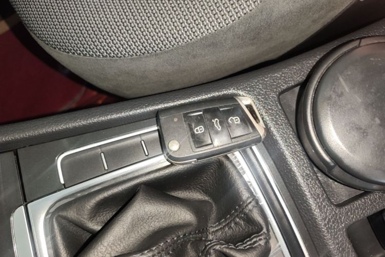Volkswagen Golf 2018 car image #9