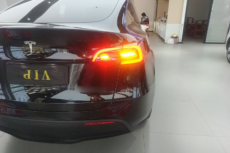 Tesla Model Y 2023 #8 Tesla Model Y 2023 car image #8