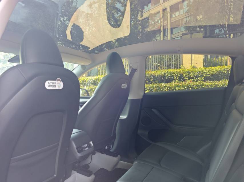 Tesla Model Y 2023 #5 Tesla Model Y 2023 car image #5