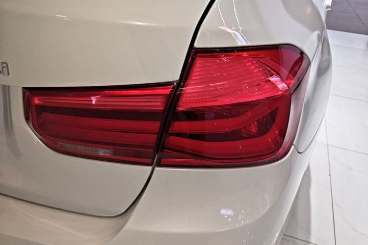 BMW 3 Series 2017 #8 BMW 3 Series 2017 car image #8
