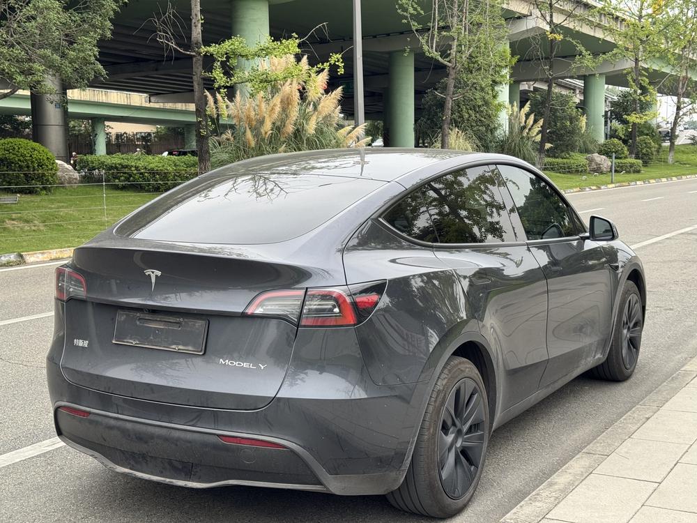 Tesla Model Y 2024 #6 Tesla Model Y 2024 immagine di auto #6