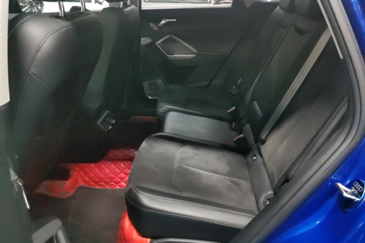 Audi Q3 2020 car image #17