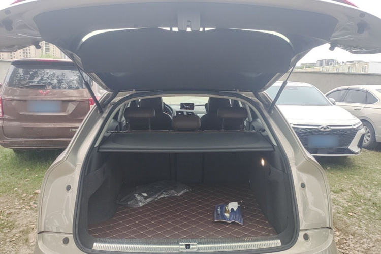 Audi Q3 2015 car image #19