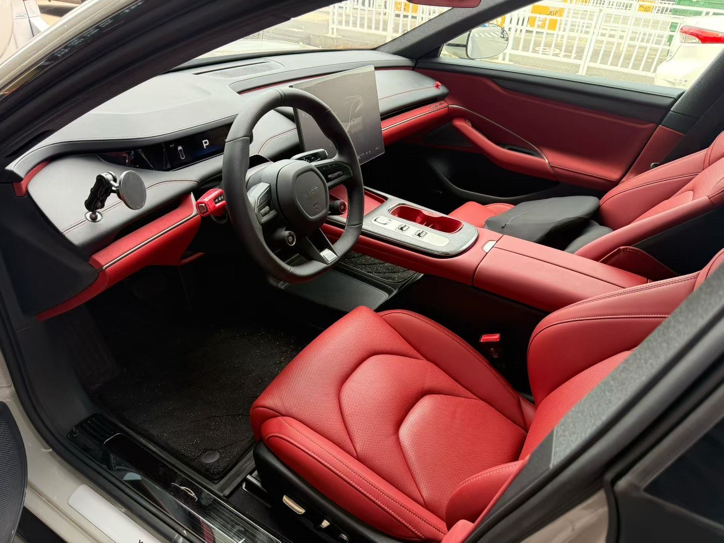 MI SU7 2025 immagine di auto #2