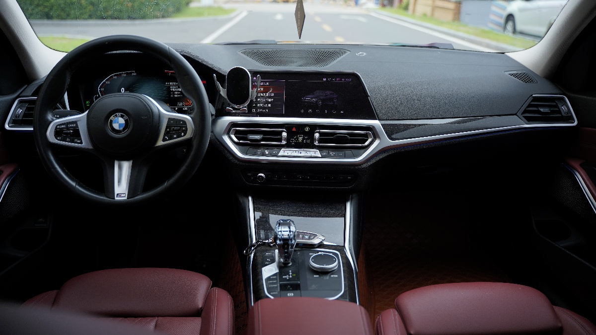 BMW 3 Series 2020 car image #8