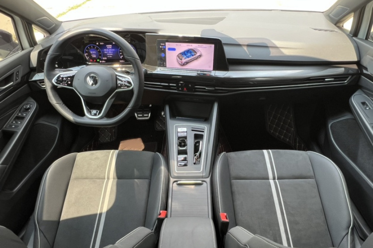 Volkswagen Golf 2022 car image #11