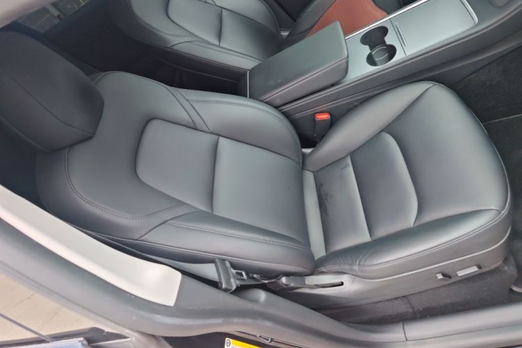 Tesla Model Y 2021 car image #24