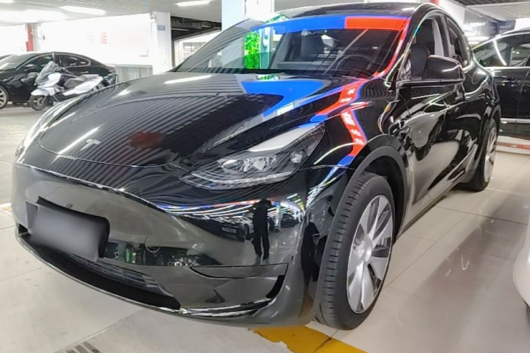 Tesla Model Y 2023 car image #2