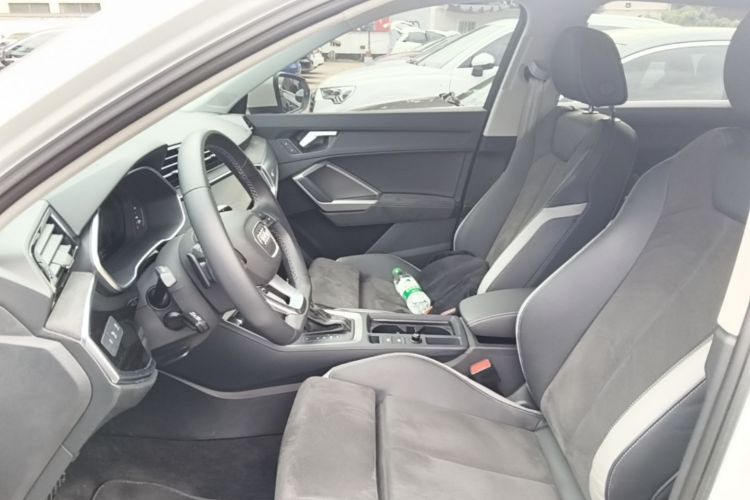 Audi Q3 2023 immagine di auto #15