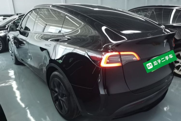 Tesla Model Y 2023 car image #5