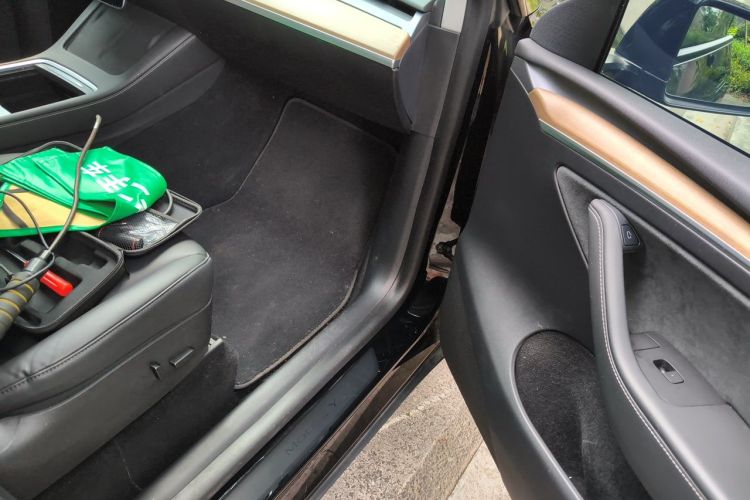 Tesla Model Y 2021 car image #27