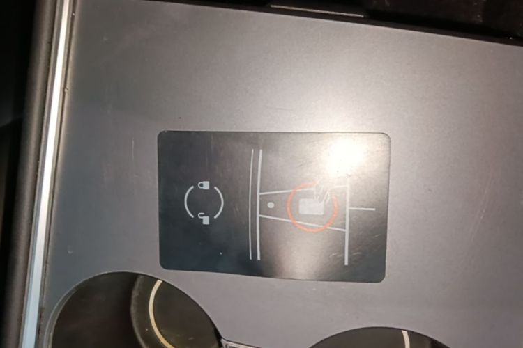 Tesla Model Y 2021 car image #9