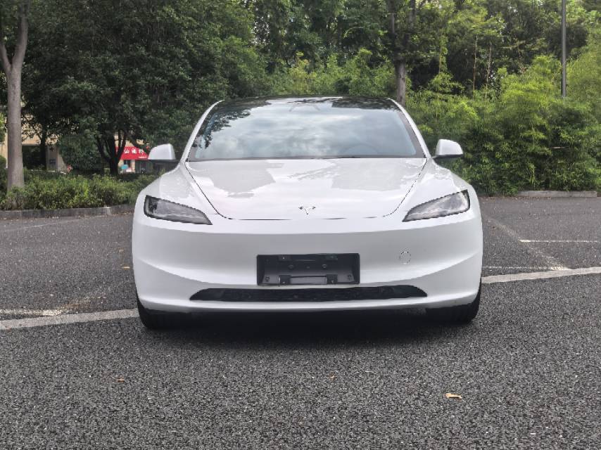 Tesla Model 3 2025 car image #2