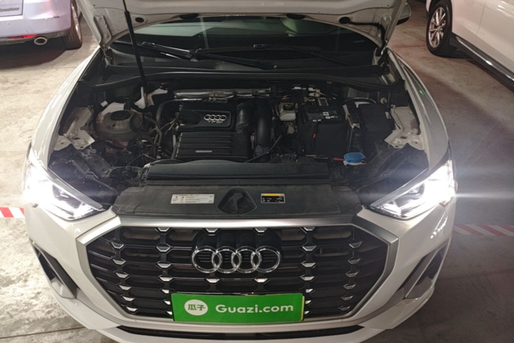 Audi Q3 2021 car image #20