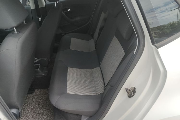 Volkswagen Polo 2018 car image #17